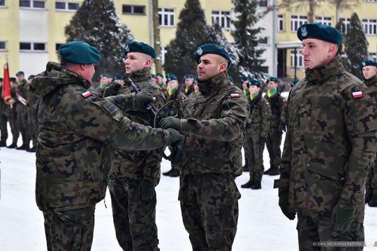 Zamość: Ochotnicy Dobrowolnej Zasadniczej Służby Wojskowej odebrali broń [ZDJĘCIA]
