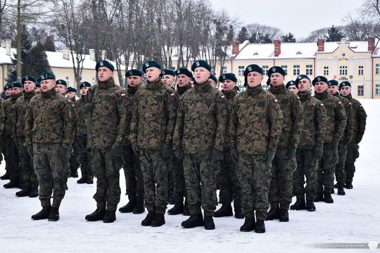 Zamość: Ochotnicy Dobrowolnej Zasadniczej Służby Wojskowej odebrali broń [ZDJĘCIA]