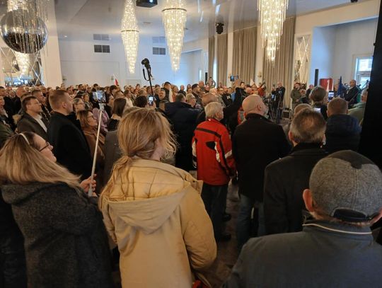 Tłumy na spotkaniu z Grzegorzem Braunem w Zamościu [ZDJĘCIA]