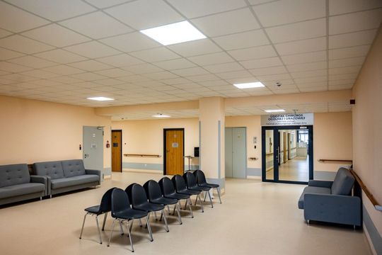 Co za zmiana! Tak wyglądają nowe pomieszczenia w szpitalu w Tomaszowie Lub. [ZDJĘCIA]