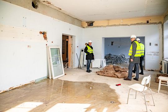 Tomaszów Lub.: Zaczęła się przebudowa starej części szpitala powiatowego [ZDJĘCIA]