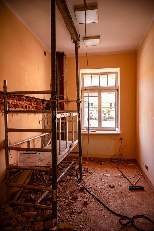 Tomaszów Lub.: Zaczęła się przebudowa starej części szpitala powiatowego [ZDJĘCIA]