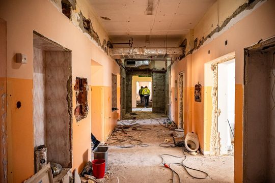 Tomaszów Lub.: Zaczęła się przebudowa starej części szpitala powiatowego [ZDJĘCIA]