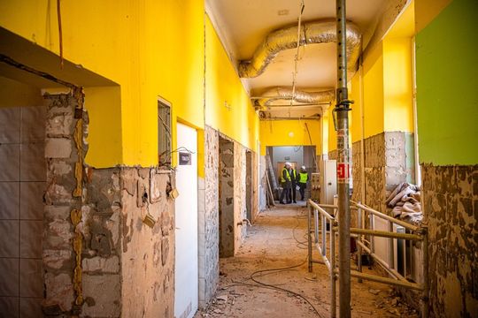Tomaszów Lub.: Zaczęła się przebudowa starej części szpitala powiatowego [ZDJĘCIA]