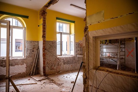 Tomaszów Lub.: Zaczęła się przebudowa starej części szpitala powiatowego [ZDJĘCIA]
