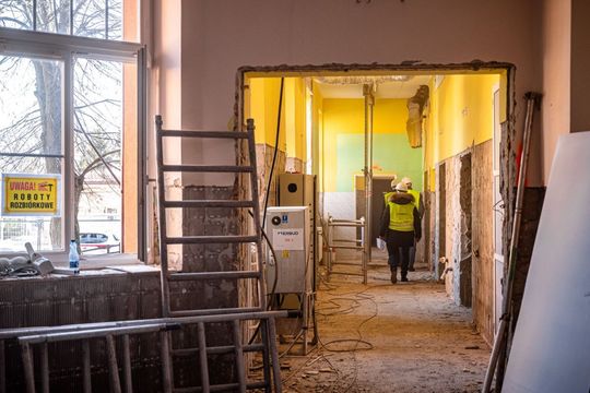 Tomaszów Lub.: Zaczęła się przebudowa starej części szpitala powiatowego [ZDJĘCIA]
