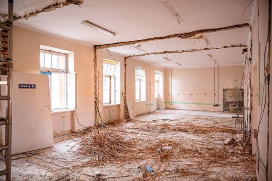 Tomaszów Lub.: Zaczęła się przebudowa starej części szpitala powiatowego [ZDJĘCIA]