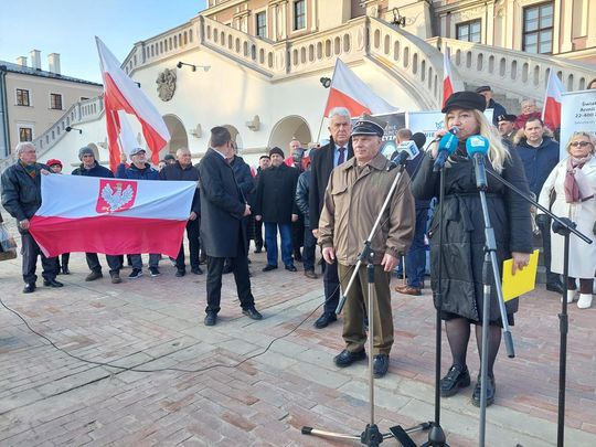 Konferencja przeciwko Róży Luksemburg na Rynku Wielkim w Zamościu - zdjęcia