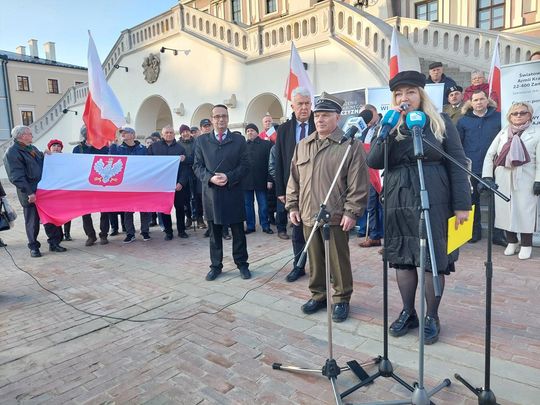 Konferencja przeciwko Róży Luksemburg na Rynku Wielkim w Zamościu - zdjęcia
