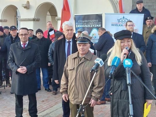 Konferencja przeciwko Róży Luksemburg na Rynku Wielkim w Zamościu - zdjęcia