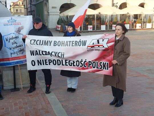 Konferencja przeciwko Róży Luksemburg na Rynku Wielkim w Zamościu - zdjęcia