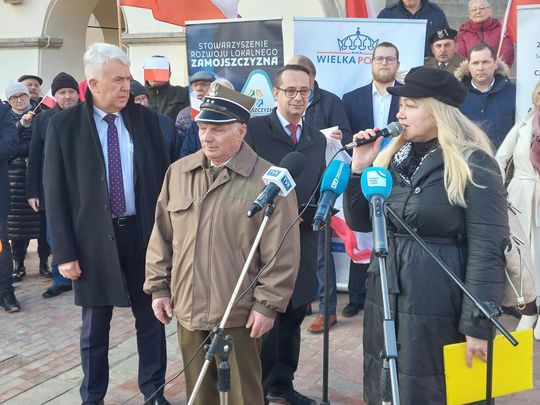 Konferencja przeciwko Róży Luksemburg na Rynku Wielkim w Zamościu - zdjęcia