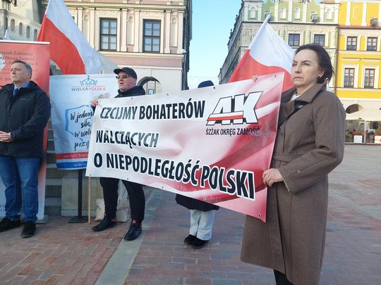 Konferencja przeciwko Róży Luksemburg na Rynku Wielkim w Zamościu - zdjęcia