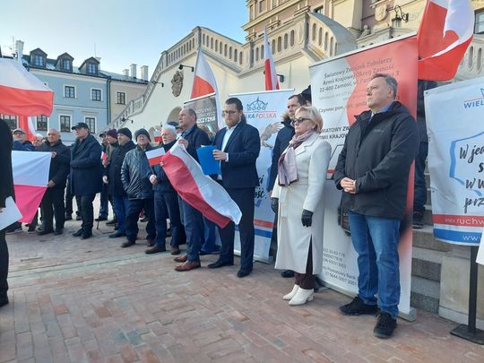 Konferencja przeciwko Róży Luksemburg na Rynku Wielkim w Zamościu - zdjęcia