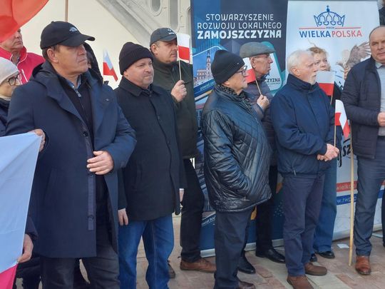 Konferencja przeciwko Róży Luksemburg na Rynku Wielkim w Zamościu - zdjęcia