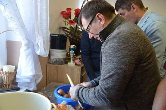 W Telatynie świętowali Dzień Mężczyzn przy garnkach i patelniach [ZDJĘCIA]