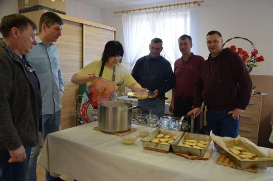W Telatynie świętowali Dzień Mężczyzn przy garnkach i patelniach [ZDJĘCIA]