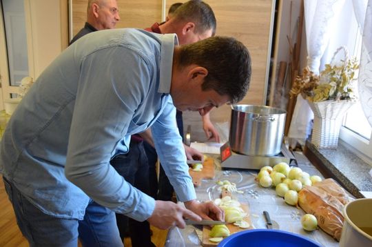 W Telatynie świętowali Dzień Mężczyzn przy garnkach i patelniach [ZDJĘCIA]