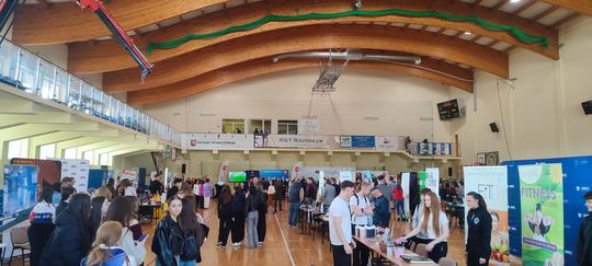 Tomaszów Lubelski: Rozpoczęły się Tomaszowskie Targi Pracy [ZDJĘCIA]