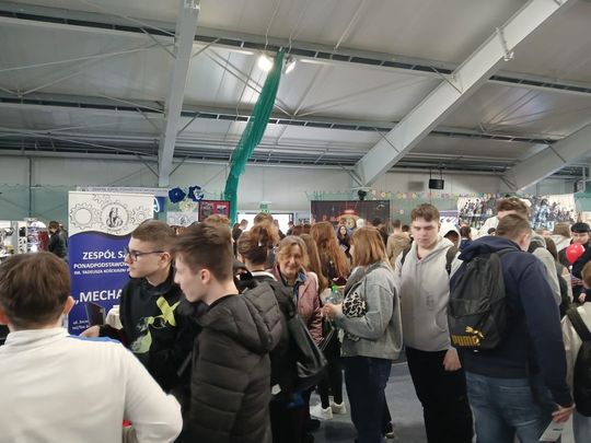 Zamość: Szkoły prezentują swoje oferty. To największe targi edukacyjne [ZDJĘCIA]