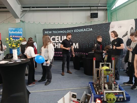 Zamość: Szkoły prezentują swoje oferty. To największe targi edukacyjne [ZDJĘCIA]