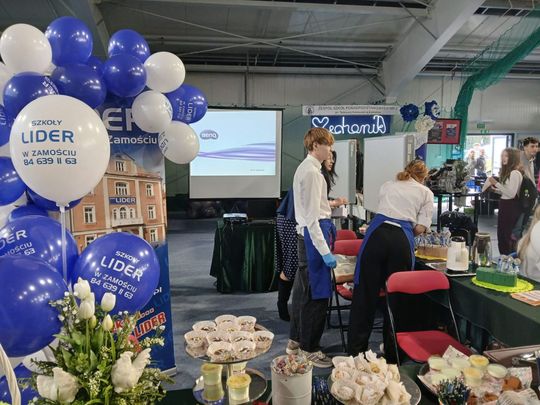 Zamość: Szkoły prezentują swoje oferty. To największe targi edukacyjne [ZDJĘCIA]