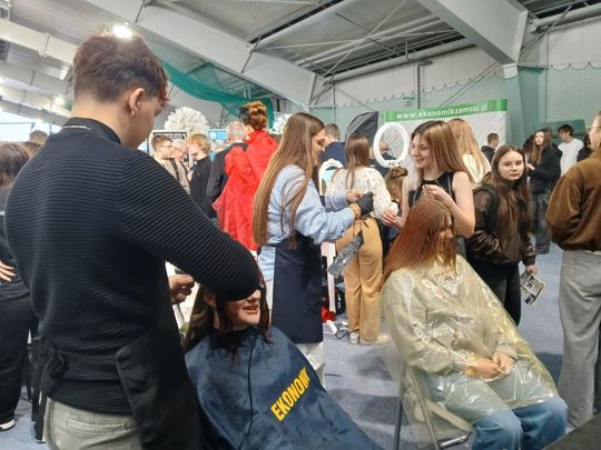 Zamość: Szkoły prezentują swoje oferty. To największe targi edukacyjne [ZDJĘCIA]