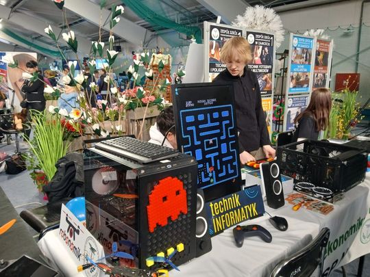 Zamość: Szkoły prezentują swoje oferty. To największe targi edukacyjne [ZDJĘCIA]