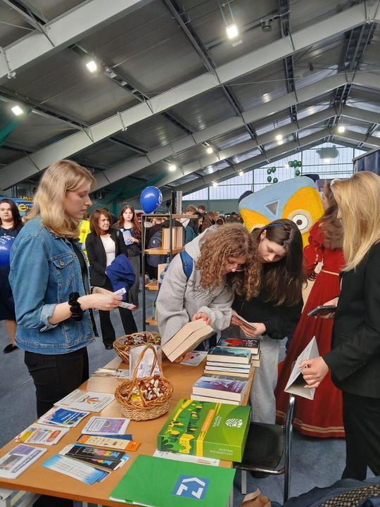 Zamość: Szkoły prezentują swoje oferty. To największe targi edukacyjne [ZDJĘCIA]