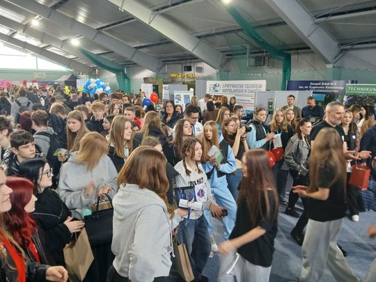 Zamość: Szkoły prezentują swoje oferty. To największe targi edukacyjne [ZDJĘCIA]