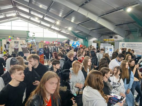 Zamość: Szkoły prezentują swoje oferty. To największe targi edukacyjne [ZDJĘCIA]