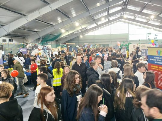 Zamość: Szkoły prezentują swoje oferty. To największe targi edukacyjne [ZDJĘCIA]