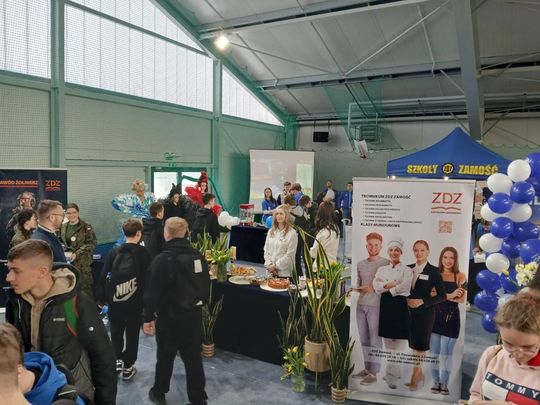 Zamość: Szkoły prezentują swoje oferty. To największe targi edukacyjne [ZDJĘCIA]