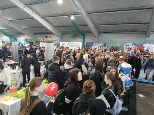 Zamość: Szkoły prezentują swoje oferty. To największe targi edukacyjne [ZDJĘCIA]