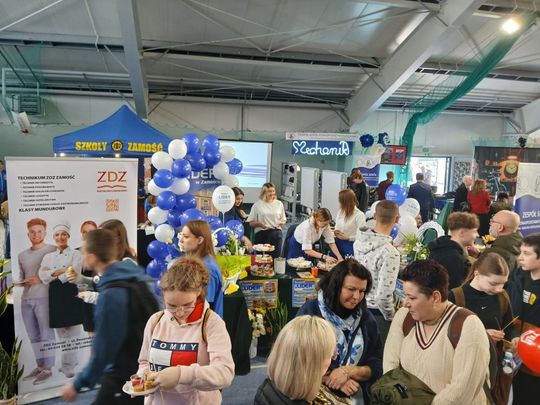 Zamość: Szkoły prezentują swoje oferty. To największe targi edukacyjne [ZDJĘCIA]