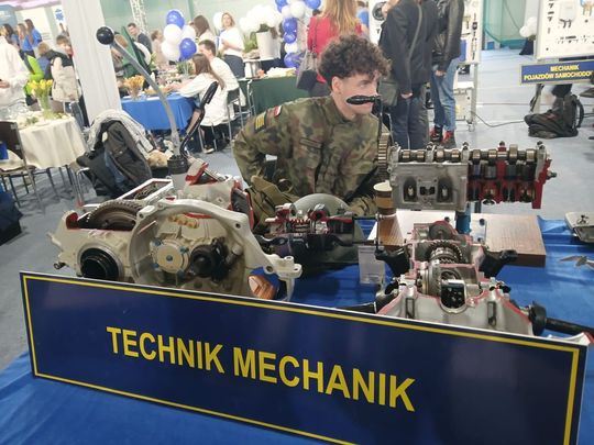 Zamość: Szkoły prezentują swoje oferty. To największe targi edukacyjne [ZDJĘCIA]