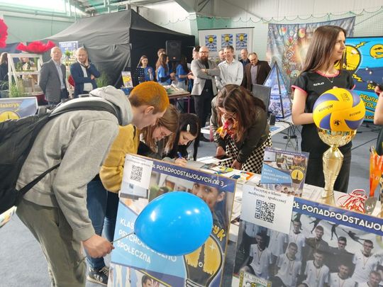 Zamość: Szkoły prezentują swoje oferty. To największe targi edukacyjne [ZDJĘCIA]