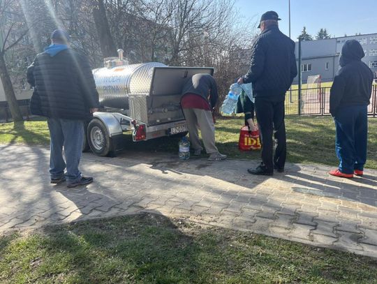 Zamość: duża awaria magistrali. Mieszkańcy bez wody, są beczkowozy [ZDJĘCIA]