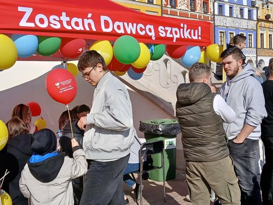Zamość: Tłumy na Rynku Wielkim i ważny cel. Rejestracja dawców szpiku [ZDJĘCIA]