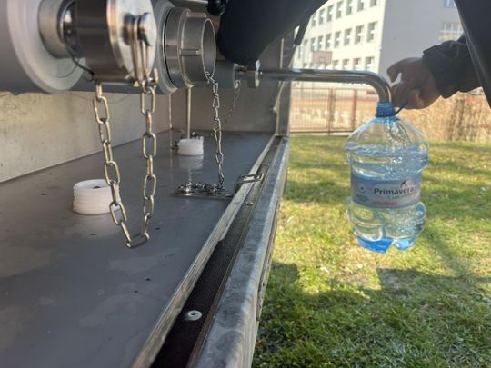 Zamość: duża awaria magistrali. Mieszkańcy bez wody, są beczkowozy [ZDJĘCIA]