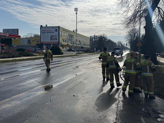 Zamość: duża awaria magistrali. Mieszkańcy bez wody, są beczkowozy [ZDJĘCIA]