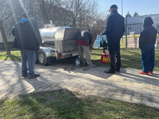 Zamość: duża awaria magistrali. Mieszkańcy bez wody, są beczkowozy [ZDJĘCIA]