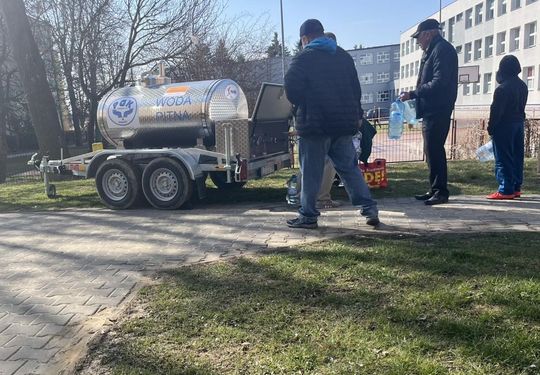 Zamość: duża awaria magistrali. Mieszkańcy bez wody, są beczkowozy [ZDJĘCIA]