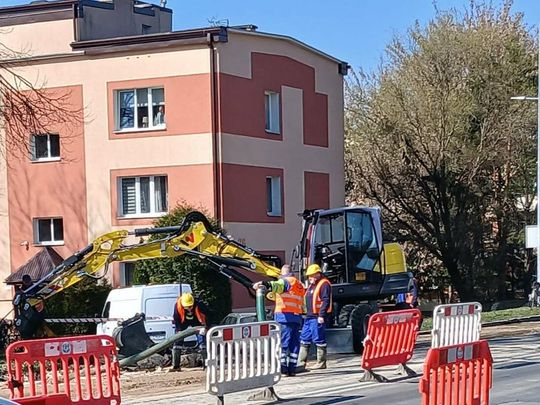 Zamość: duża awaria magistrali. Mieszkańcy bez wody, są beczkowozy [ZDJĘCIA]