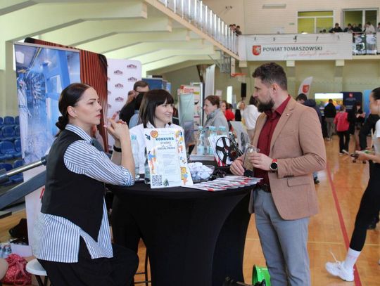 Tomaszowskie Targi Pracy cieszyły się dużym zainteresowaniem [ZDJĘCIA]