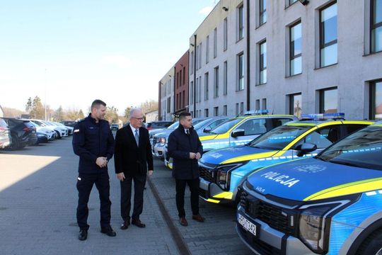 Nowe radiowozy dla tomaszowskiej policji [ZDJĘCIA]