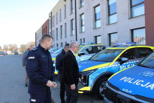 Nowe radiowozy dla tomaszowskiej policji [ZDJĘCIA]