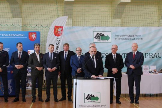 Tomaszowskie Targi Pracy cieszyły się dużym zainteresowaniem [ZDJĘCIA]