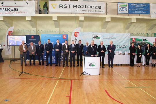 Tomaszowskie Targi Pracy cieszyły się dużym zainteresowaniem [ZDJĘCIA]