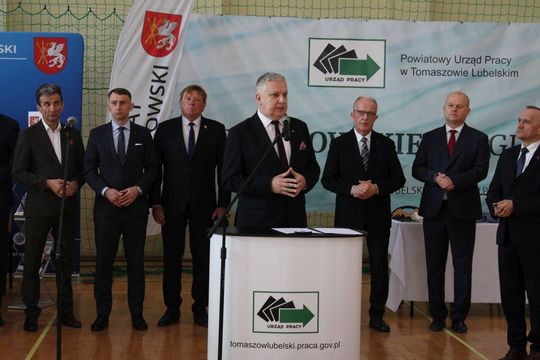 Tomaszowskie Targi Pracy cieszyły się dużym zainteresowaniem [ZDJĘCIA]